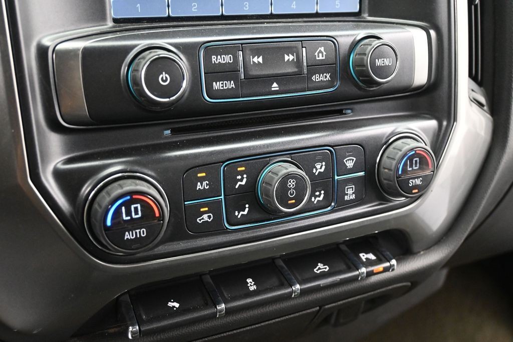 Chevrolet Silverado 1500 Vehicle Full-screen Gallery Image 11