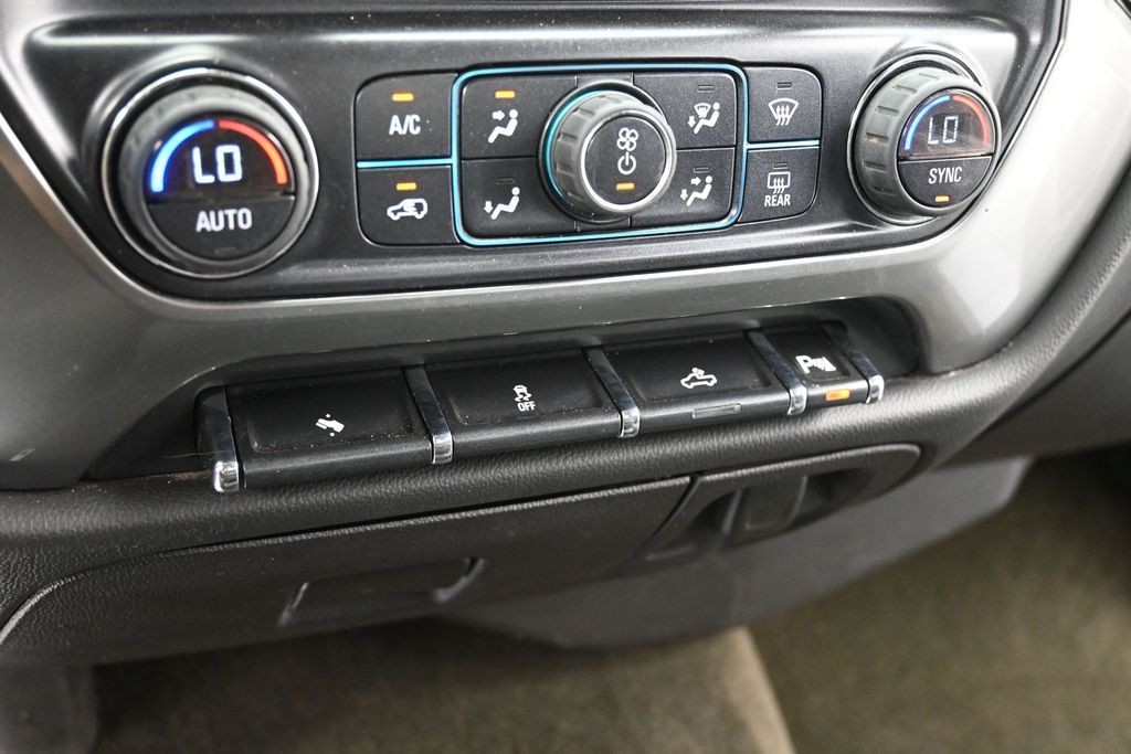 Chevrolet Silverado 1500 Vehicle Full-screen Gallery Image 12