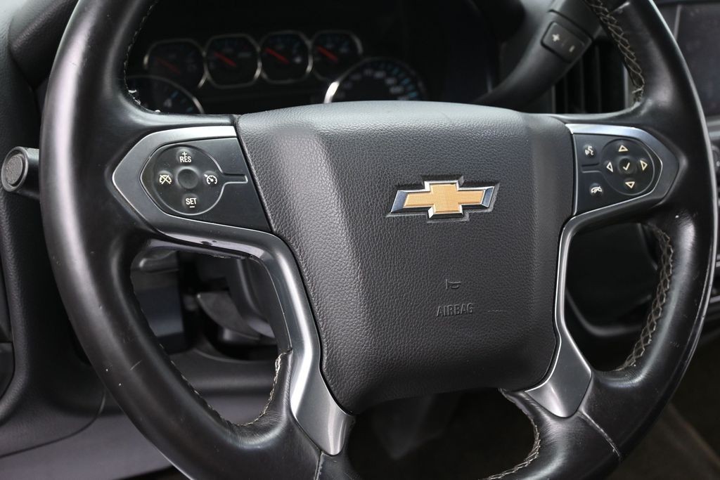 Chevrolet Silverado 1500 Vehicle Full-screen Gallery Image 13