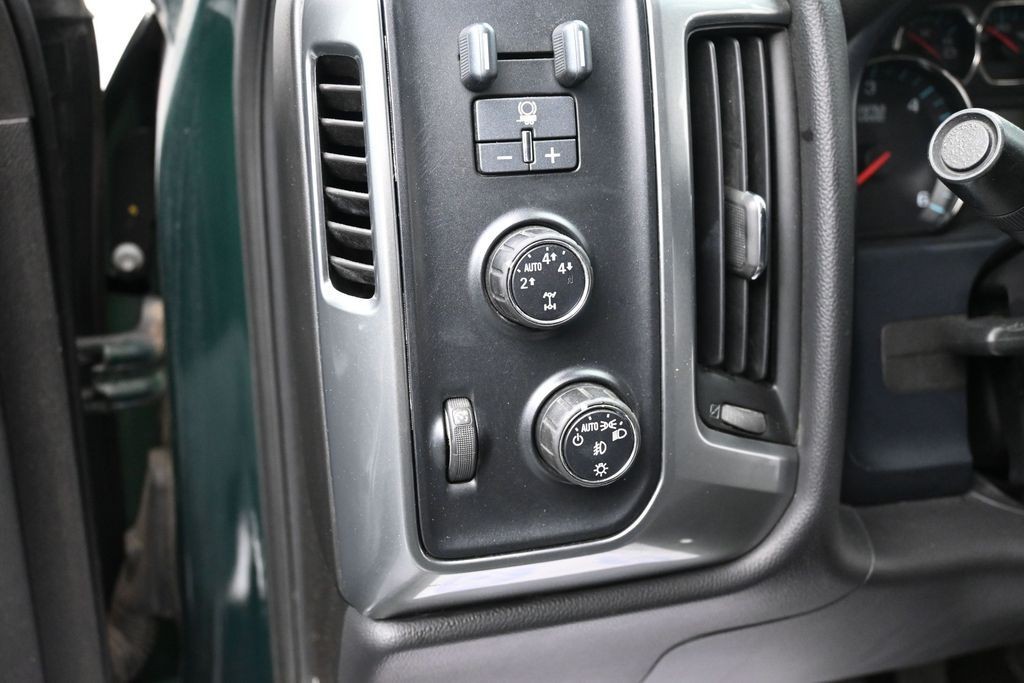 Chevrolet Silverado 1500 Vehicle Full-screen Gallery Image 14