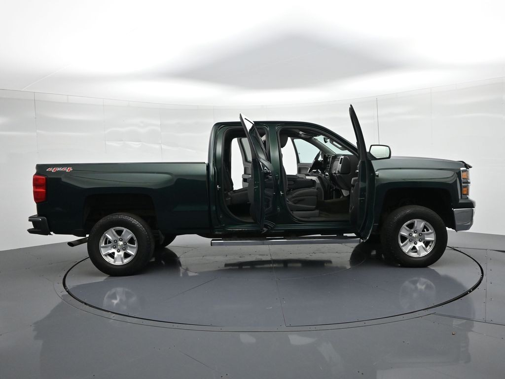 Chevrolet Silverado 1500 Vehicle Full-screen Gallery Image 24