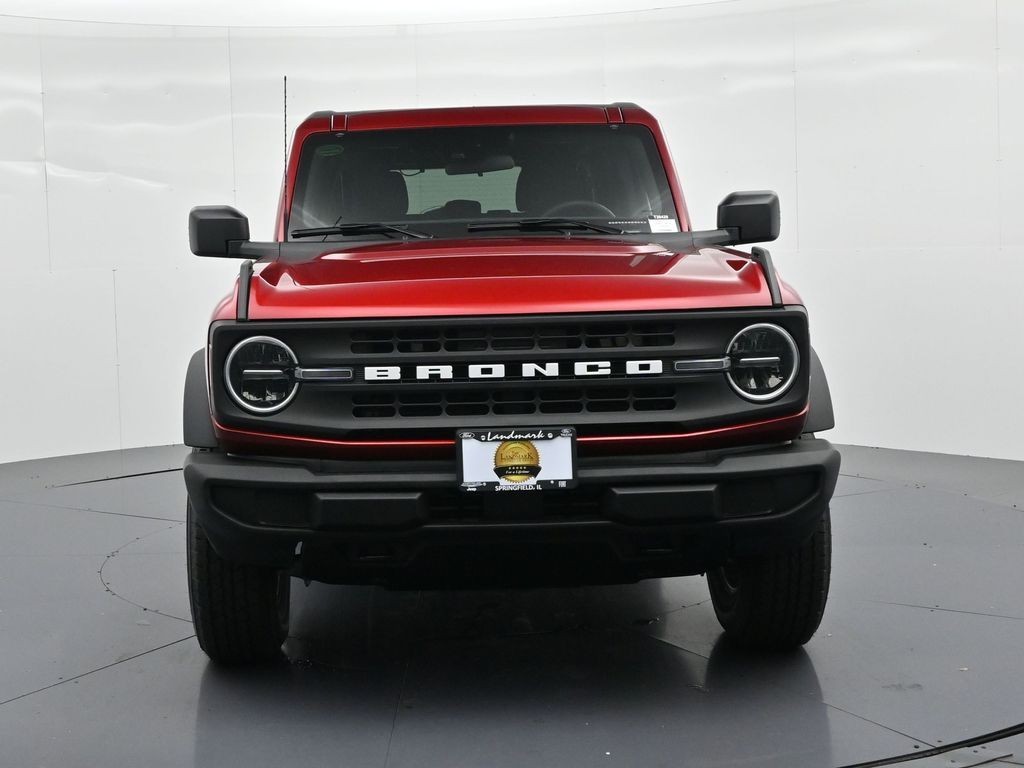 Ford Bronco Vehicle Full-screen Gallery Image 3