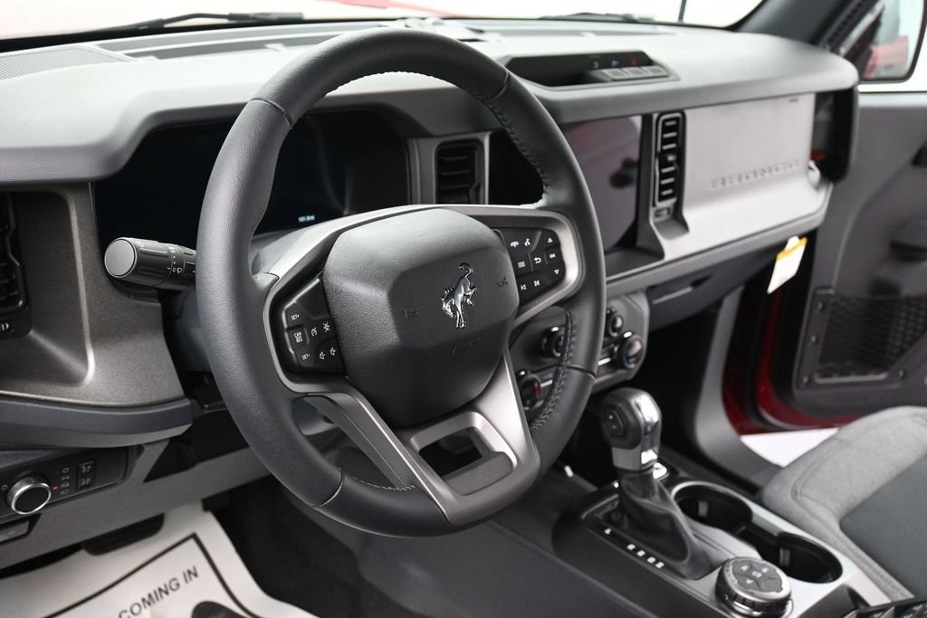 Ford Bronco Vehicle Full-screen Gallery Image 14