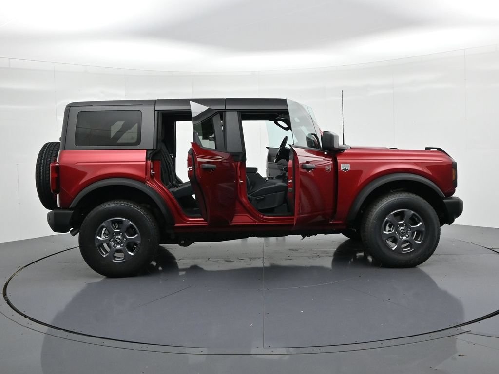 Ford Bronco Vehicle Full-screen Gallery Image 23