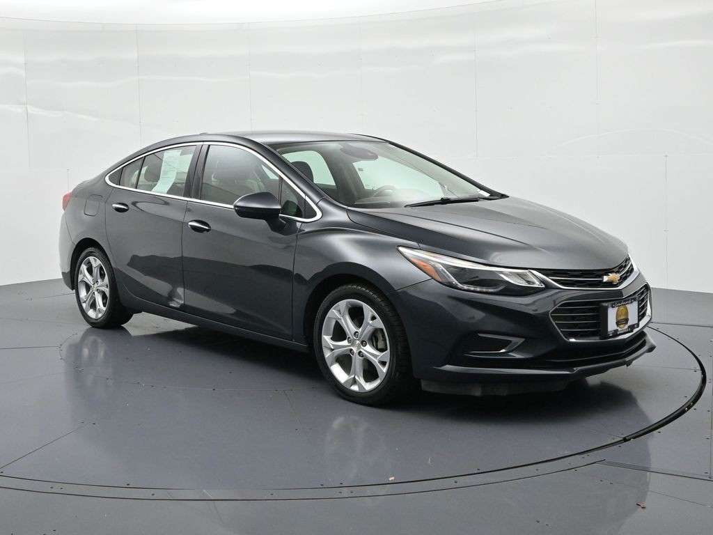 Chevrolet Cruze Vehicle Full-screen Gallery Image 04