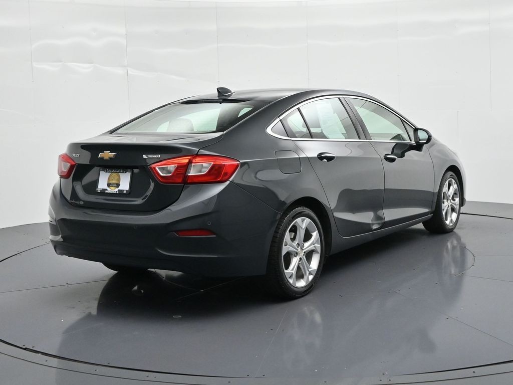 Chevrolet Cruze Vehicle Full-screen Gallery Image 06