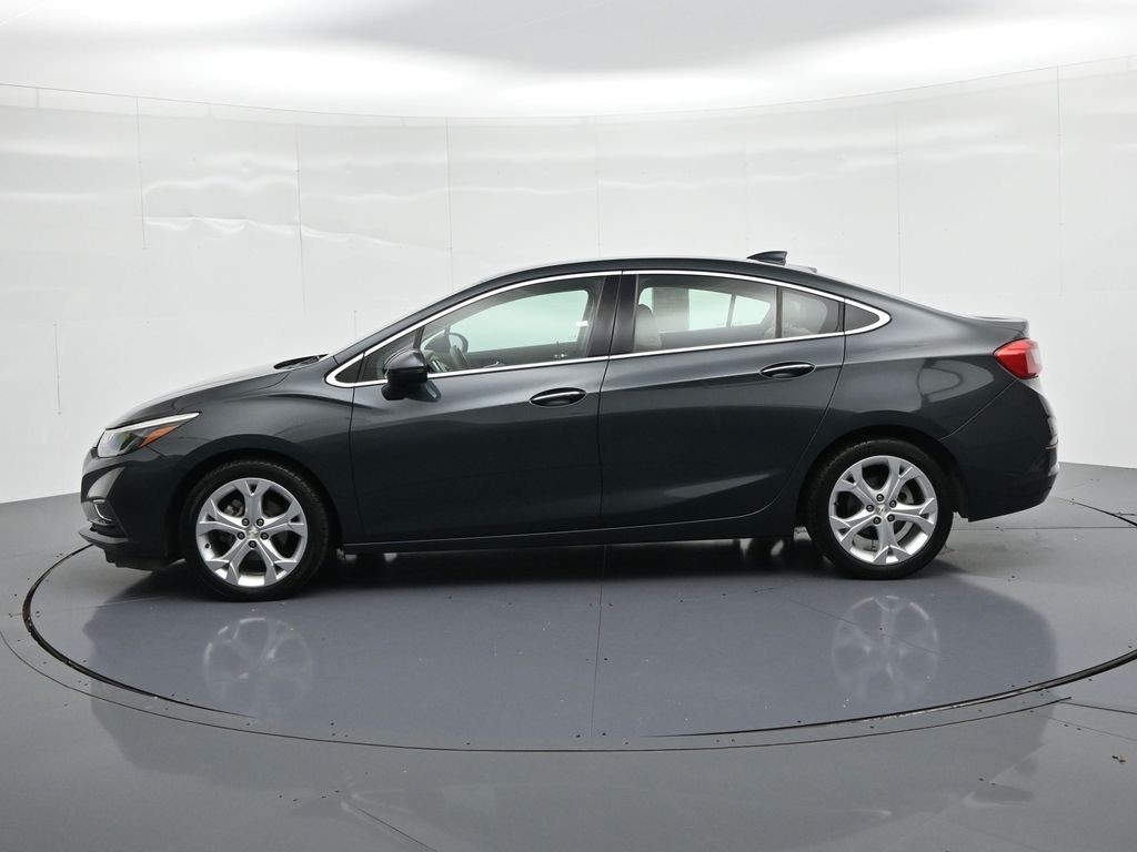Chevrolet Cruze Vehicle Full-screen Gallery Image 09
