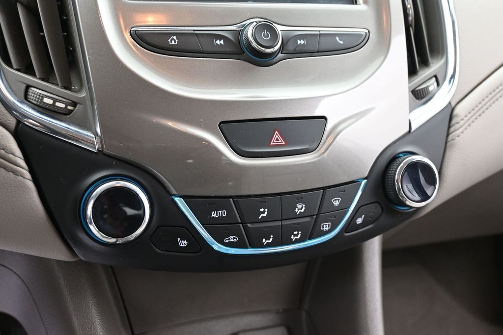 Chevrolet Cruze Vehicle Full-screen Gallery Image 11