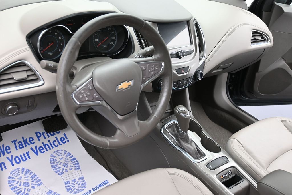 Chevrolet Cruze Vehicle Full-screen Gallery Image 14