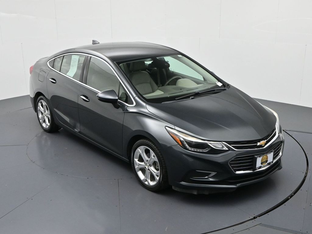 Chevrolet Cruze Vehicle Full-screen Gallery Image 15
