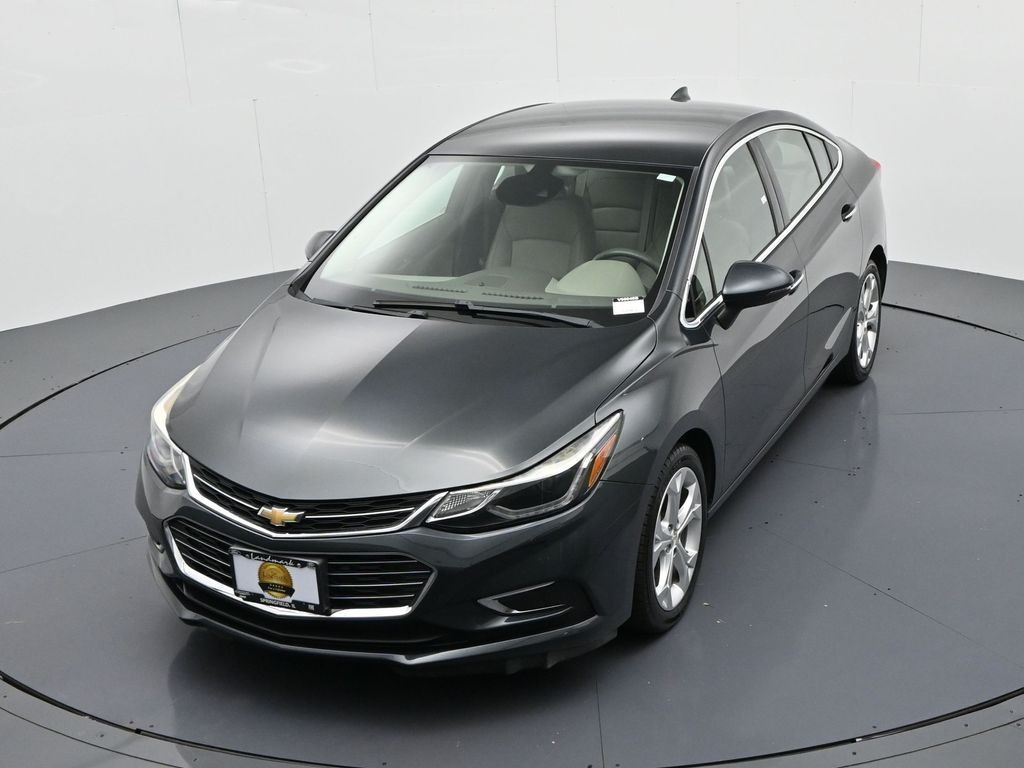 Chevrolet Cruze Vehicle Full-screen Gallery Image 17