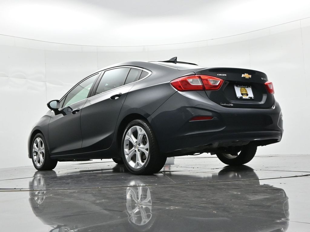 Chevrolet Cruze Vehicle Full-screen Gallery Image 19