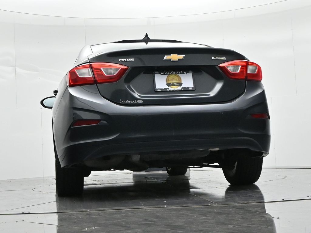 Chevrolet Cruze Vehicle Full-screen Gallery Image 20