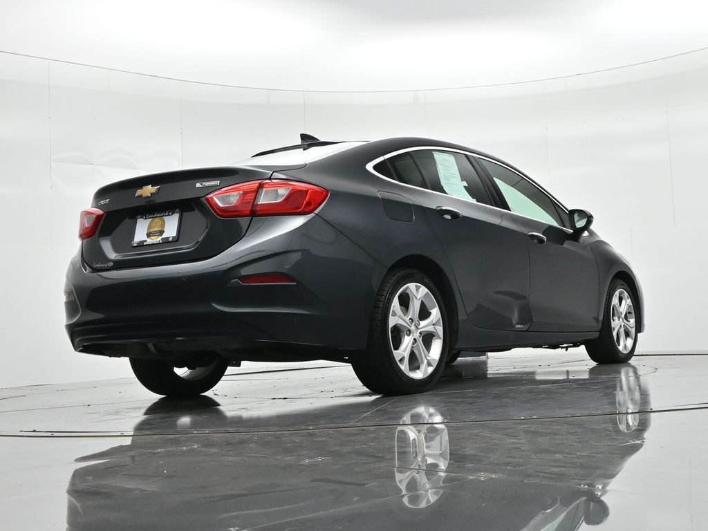 Chevrolet Cruze Vehicle Full-screen Gallery Image 21