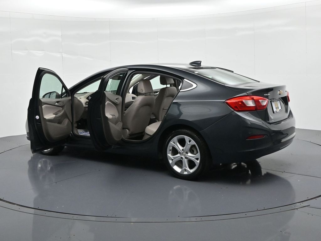 Chevrolet Cruze Vehicle Full-screen Gallery Image 24
