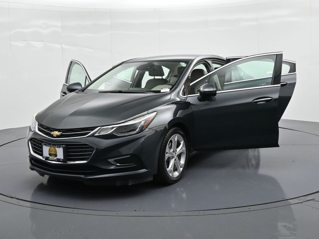 Chevrolet Cruze Vehicle Full-screen Gallery Image 25
