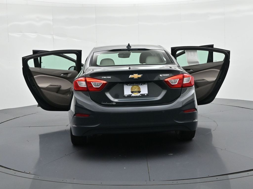 Chevrolet Cruze Vehicle Full-screen Gallery Image 26