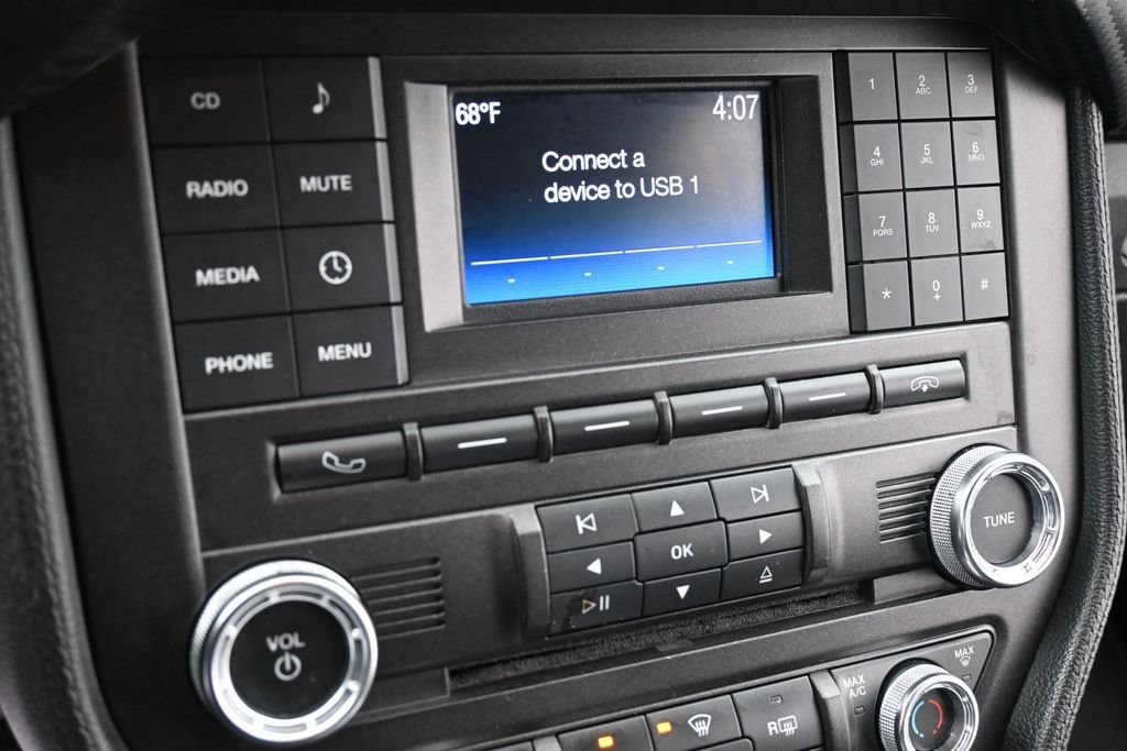 Ford Mustang Vehicle Full-screen Gallery Image 10