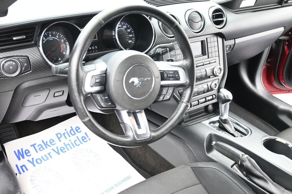 Ford Mustang Vehicle Full-screen Gallery Image 13
