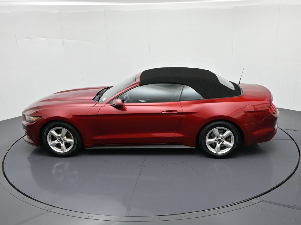 Ford Mustang Vehicle Full-screen Gallery Image 17