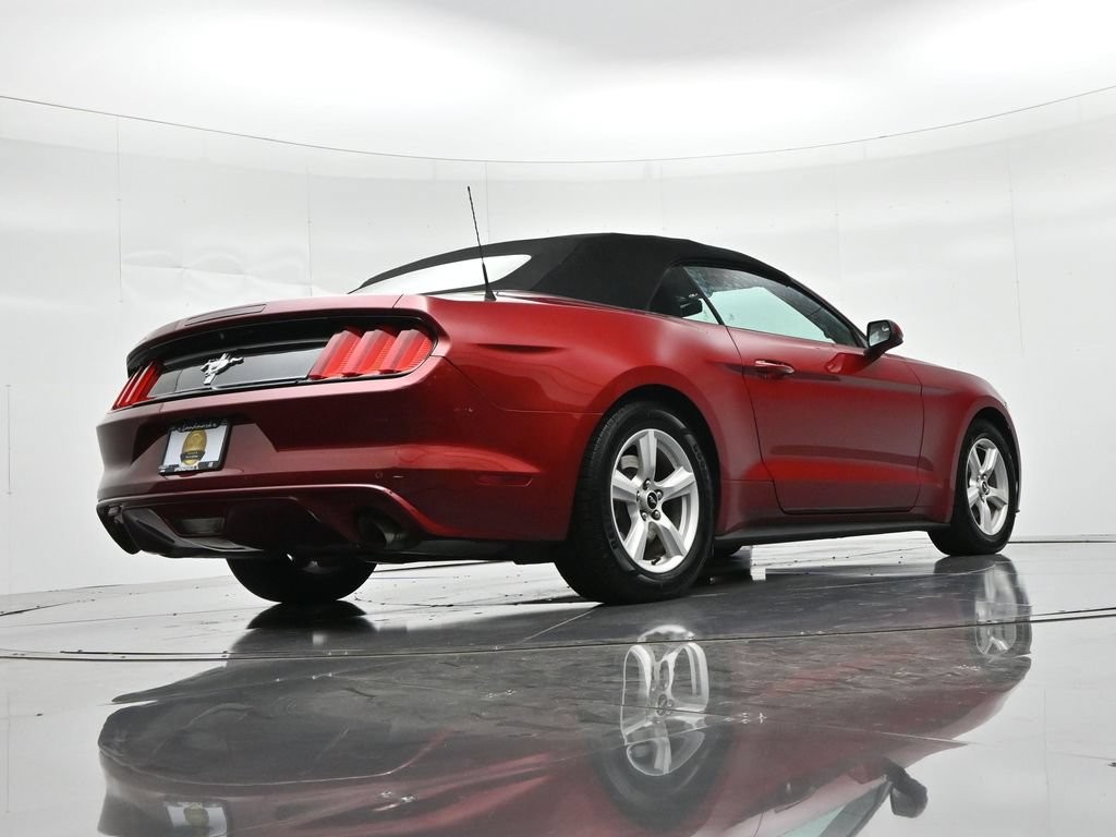 Ford Mustang Vehicle Full-screen Gallery Image 20