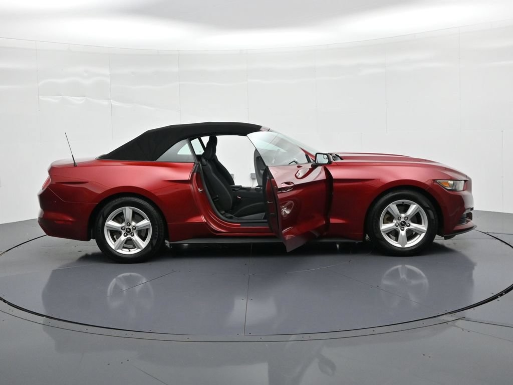 Ford Mustang Vehicle Full-screen Gallery Image 22