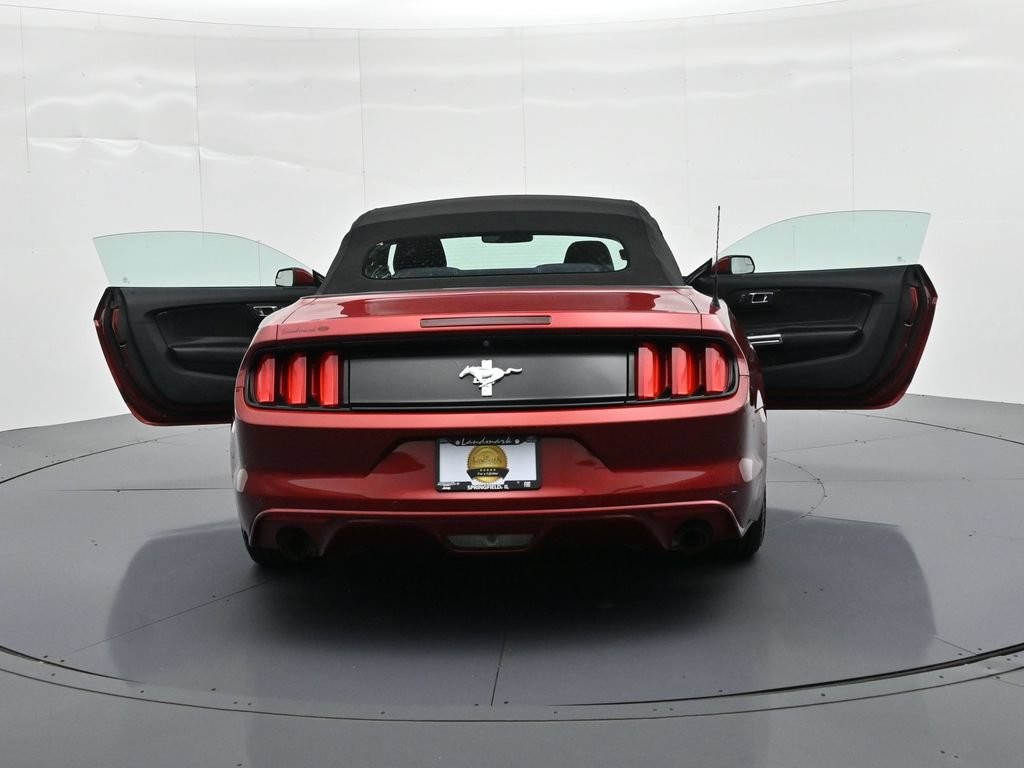 Ford Mustang Vehicle Full-screen Gallery Image 25