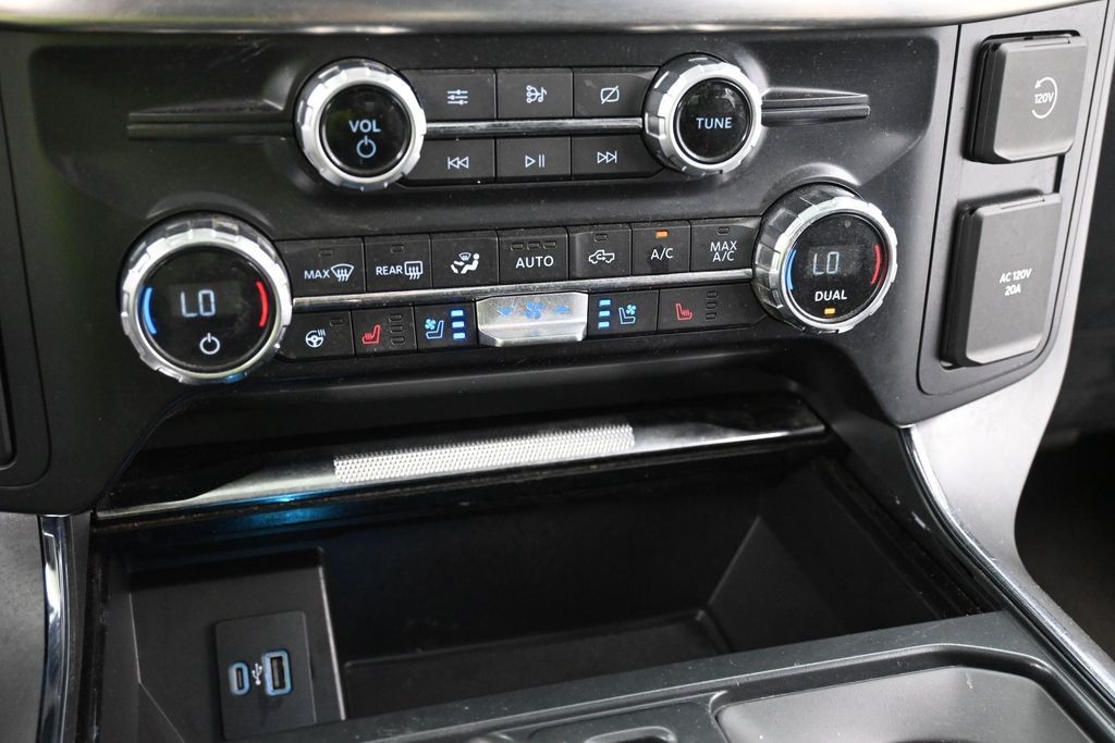 Ford F-150 Vehicle Full-screen Gallery Image 11