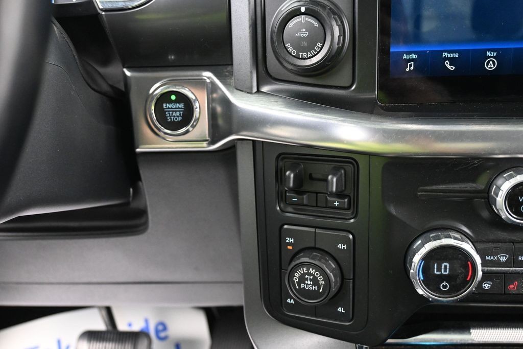 Ford F-150 Vehicle Full-screen Gallery Image 12