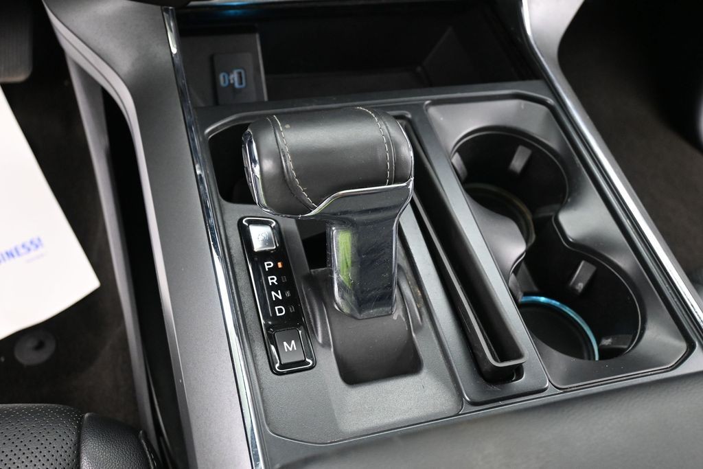 Ford F-150 Vehicle Full-screen Gallery Image 13