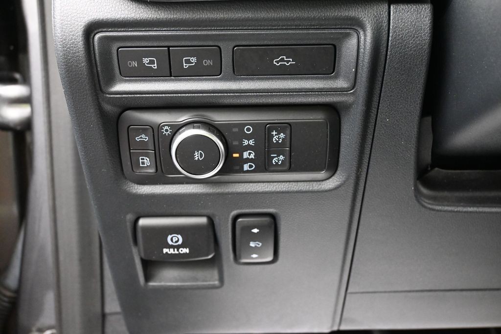 Ford F-150 Vehicle Full-screen Gallery Image 15
