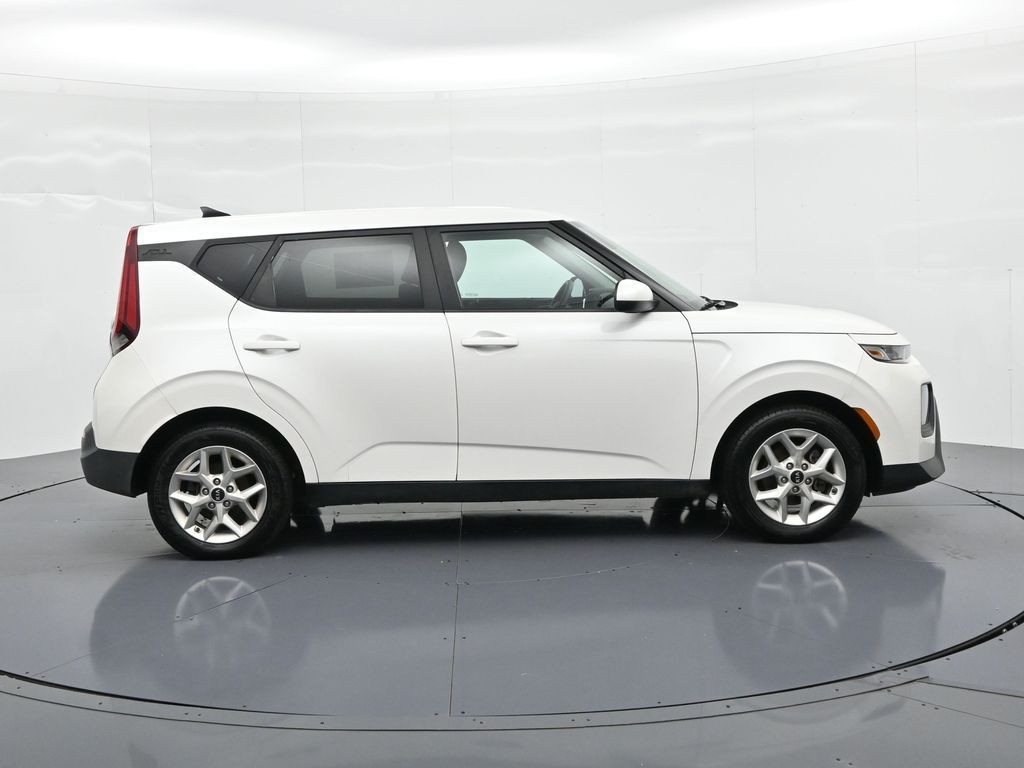 Kia Soul Vehicle Full-screen Gallery Image 5
