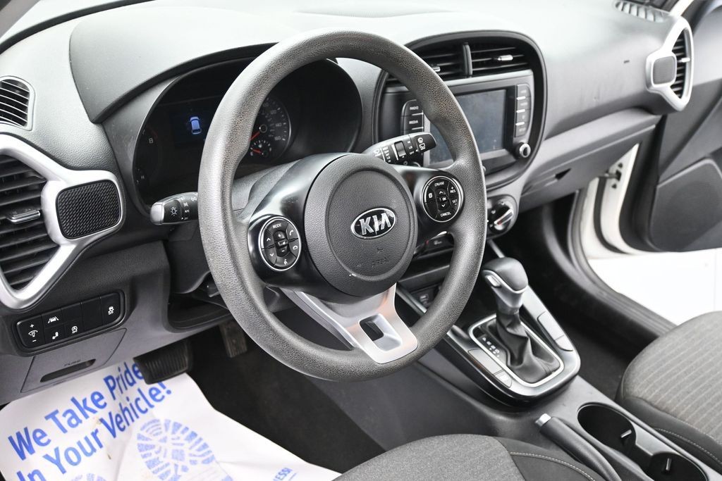 Kia Soul Vehicle Full-screen Gallery Image 13
