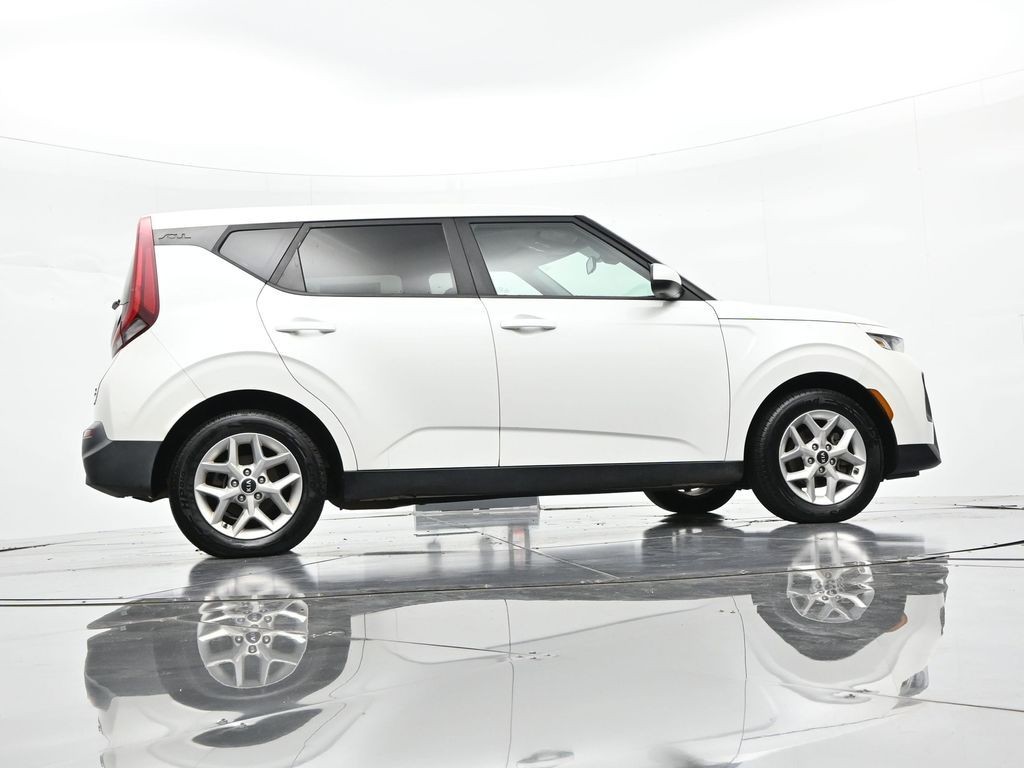 Kia Soul Vehicle Full-screen Gallery Image 21