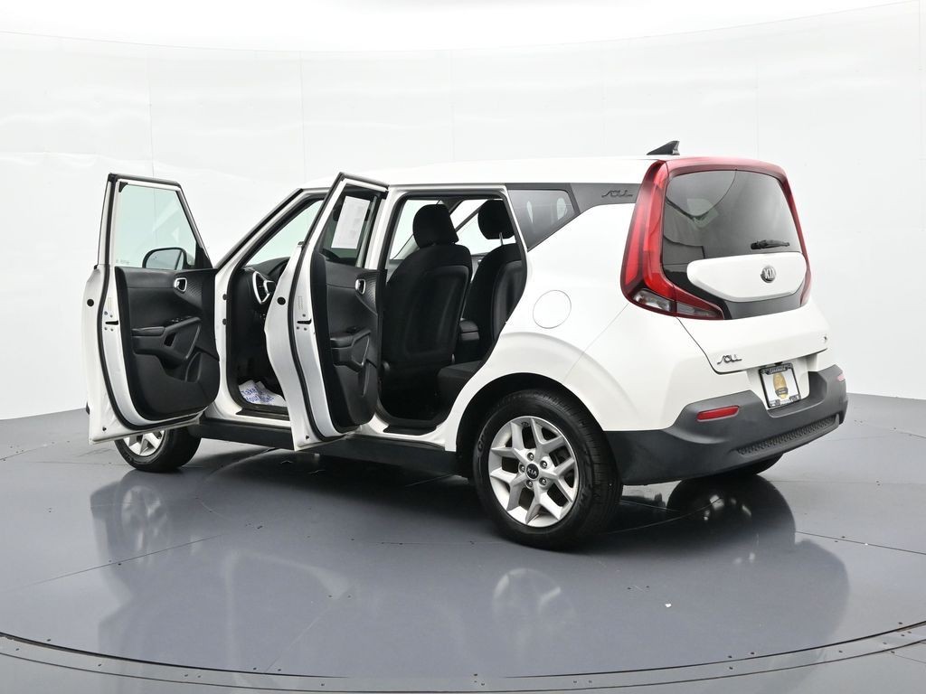 Kia Soul Vehicle Full-screen Gallery Image 23