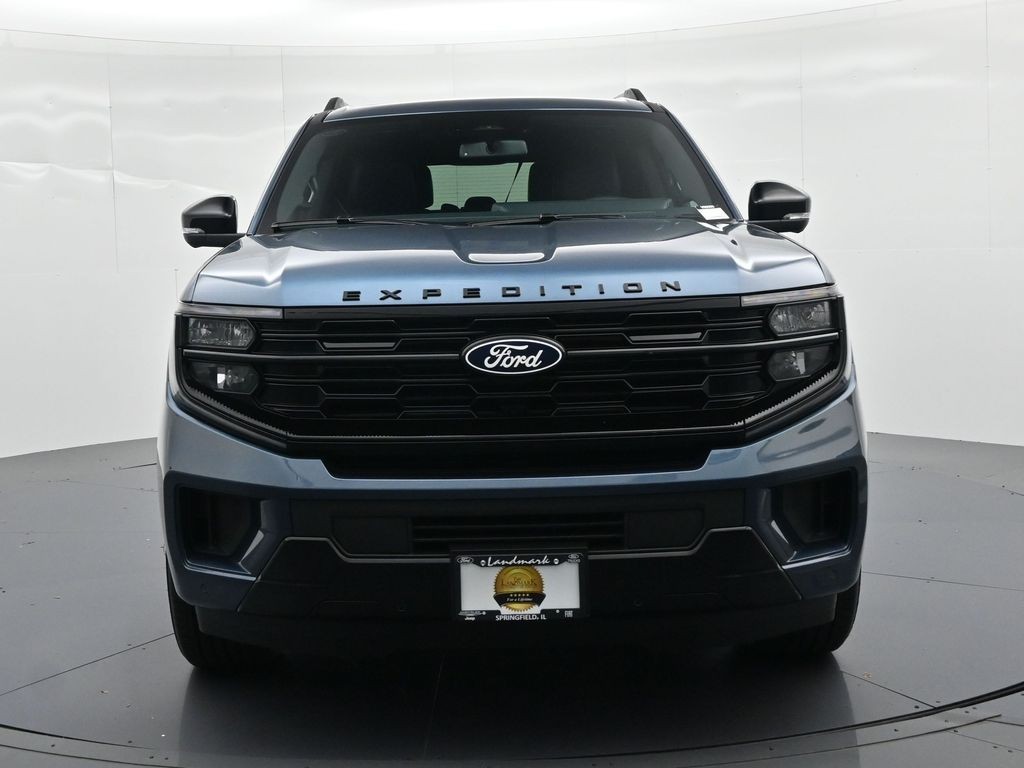 Ford Expedition Vehicle Full-screen Gallery Image 3