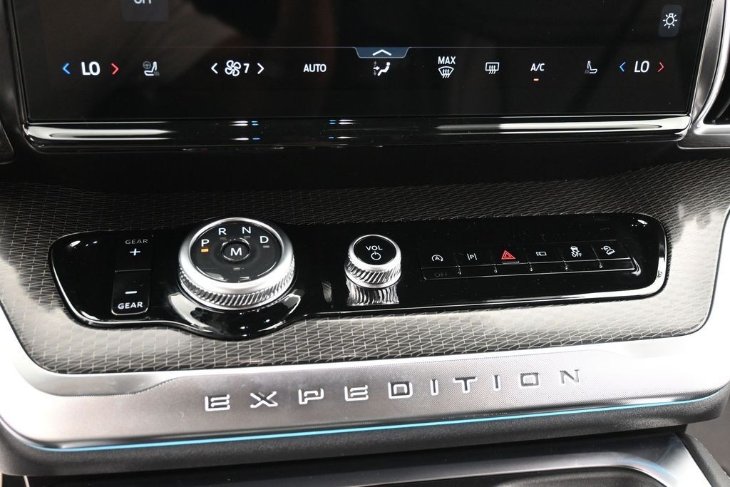 Ford Expedition Vehicle Full-screen Gallery Image 12