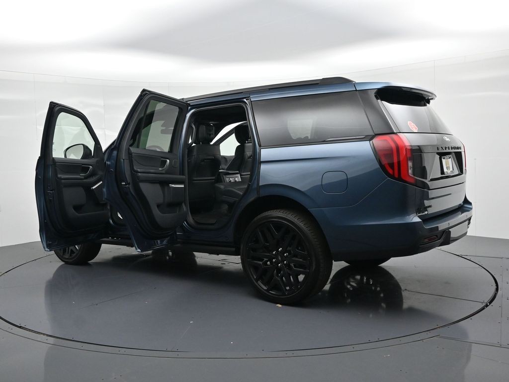 Ford Expedition Vehicle Full-screen Gallery Image 24