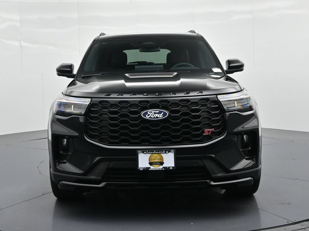 Ford Explorer Vehicle Full-screen Gallery Image 3