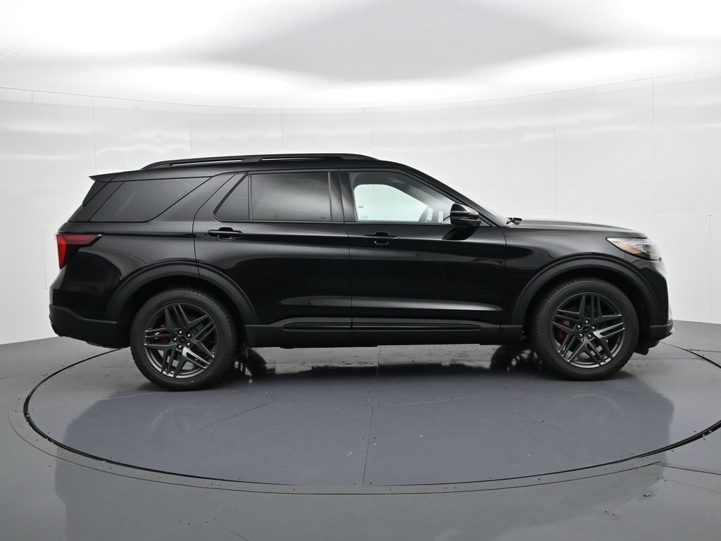 Ford Explorer Vehicle Full-screen Gallery Image 5