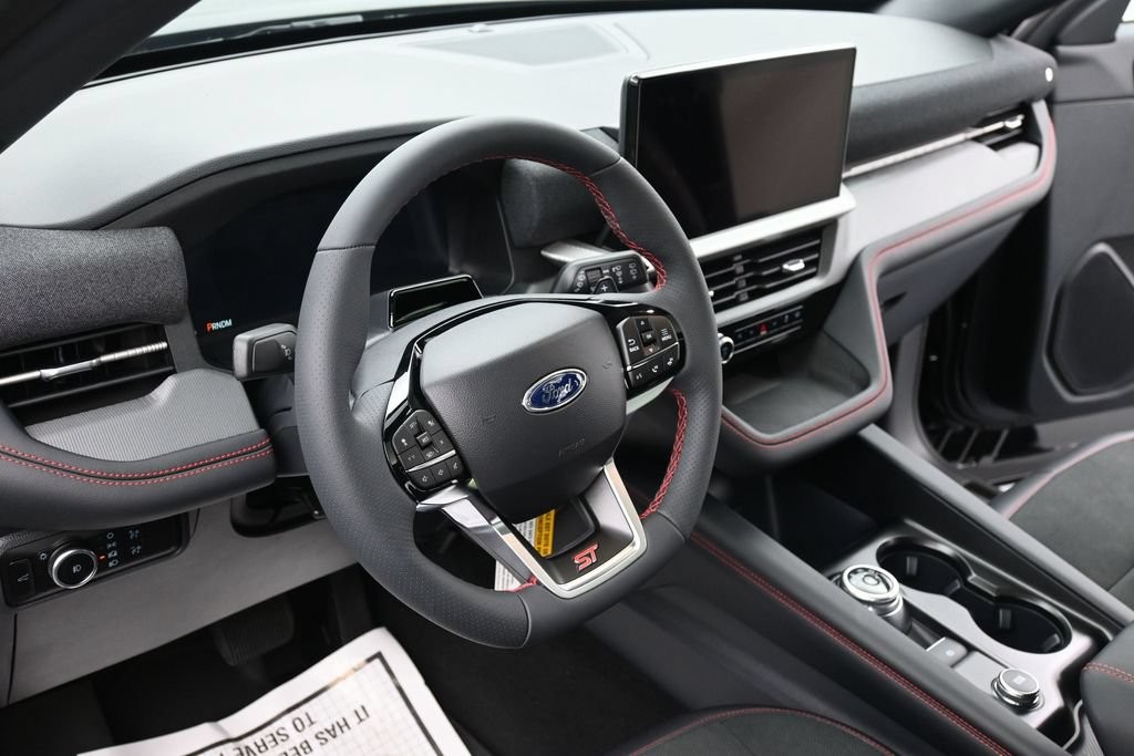Ford Explorer Vehicle Full-screen Gallery Image 16