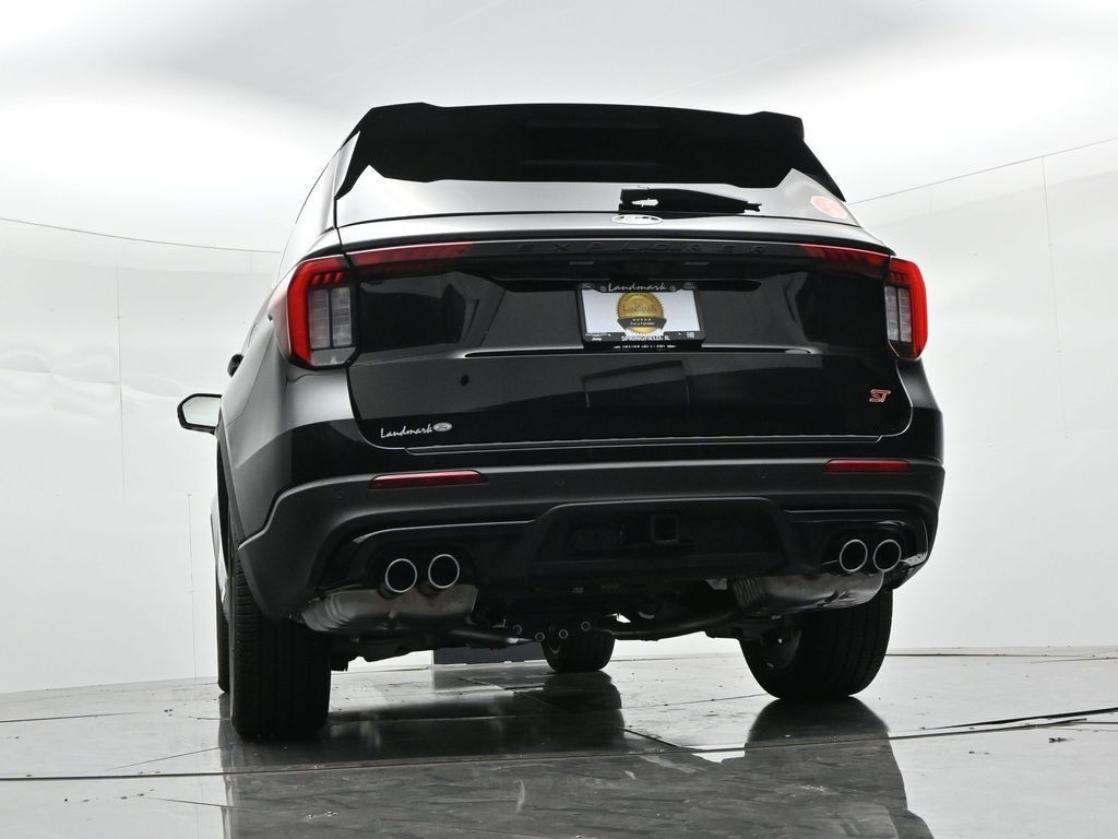 Ford Explorer Vehicle Full-screen Gallery Image 22