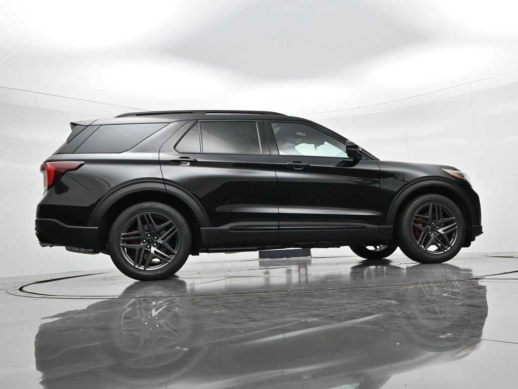 Ford Explorer Vehicle Full-screen Gallery Image 24