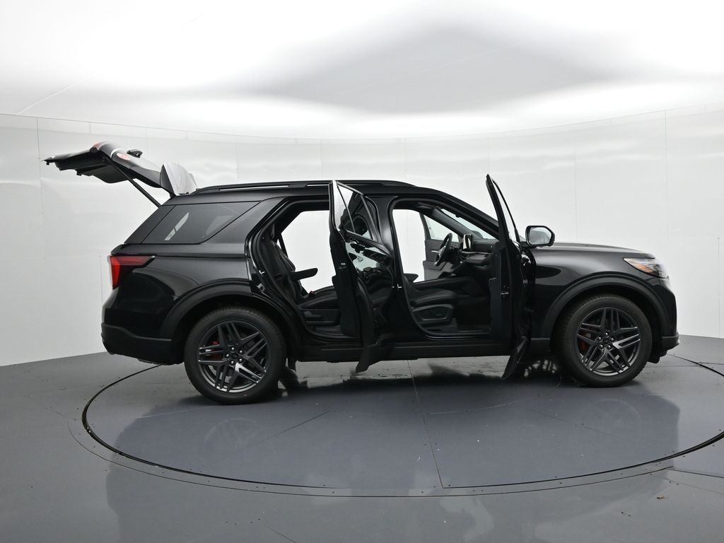 Ford Explorer Vehicle Full-screen Gallery Image 25