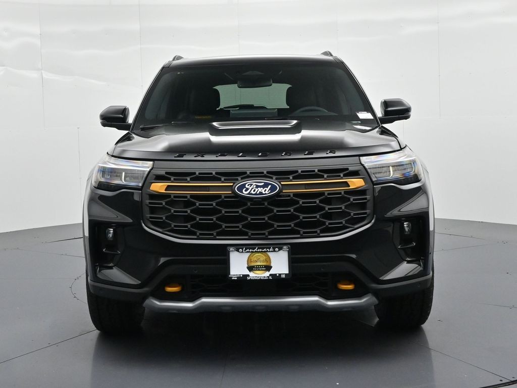 Ford Explorer Vehicle Full-screen Gallery Image 3