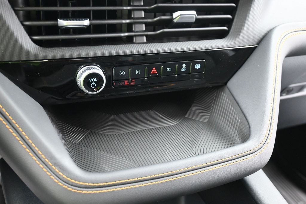Ford Explorer Vehicle Full-screen Gallery Image 14