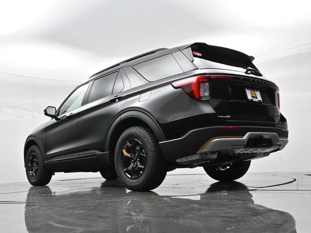 Ford Explorer Vehicle Full-screen Gallery Image 21