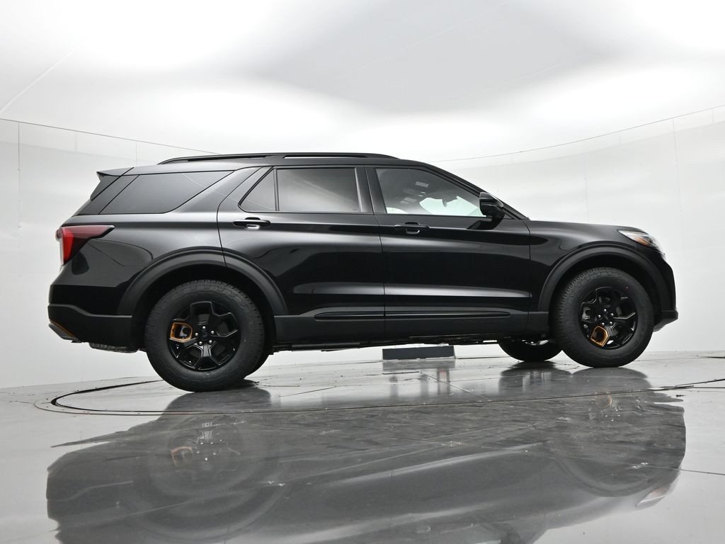 Ford Explorer Vehicle Full-screen Gallery Image 24