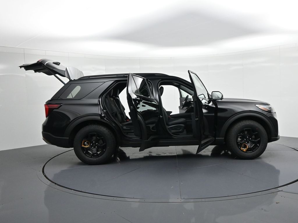 Ford Explorer Vehicle Full-screen Gallery Image 25