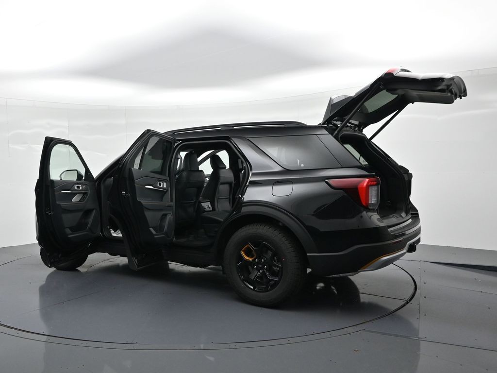 Ford Explorer Vehicle Full-screen Gallery Image 26